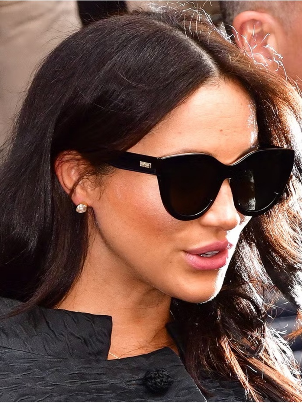 Le Specs Iconic Air Heart Sunglasses in Classic Black & Gold